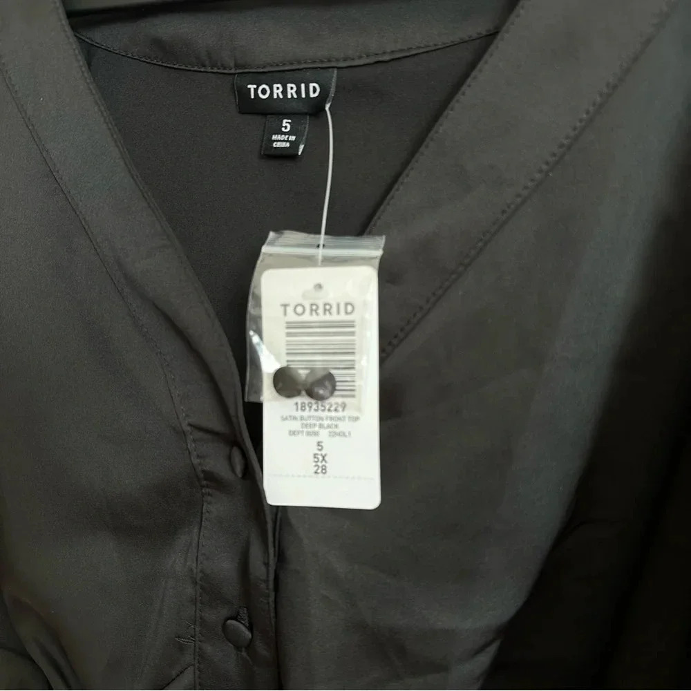 🌴Torrid NWT Satin Button Front Top 5X/28 in Deep Black - Picture 5 of 6